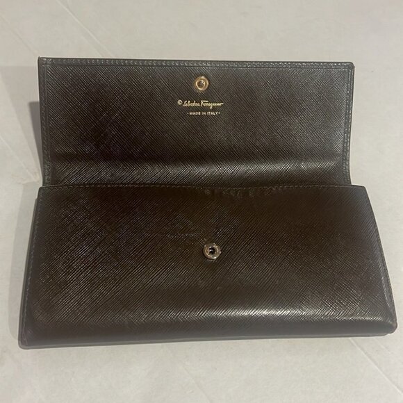 Salvatore Ferragamo brown wallet - Picture 8 of 15